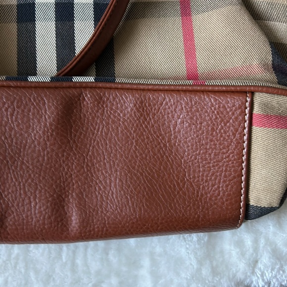 AUTHENTIC BURBERRY HANDBAG TOTE - Picture 7 of 8